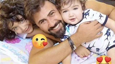 الفنان خالد القيش يكشف لأول مرة عن زوجته الحقيقية