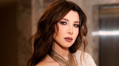 عريس يفاجئ نانسي عجرم خلال زفافه بصورة تجمعهما في طفولته