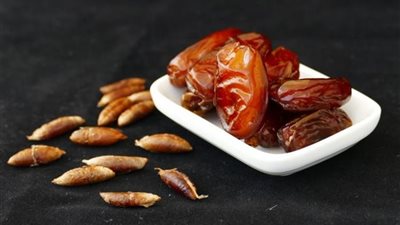 لا ترمي نواة البلح بعد اليوم.. إليك فوائده وطرق استخدامه الصحيحة
