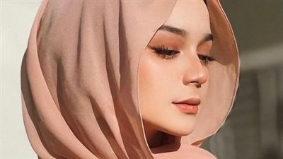 ايدك في ايدها