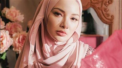 كان يعيش ملك متزوج لمدة عشر سنوات