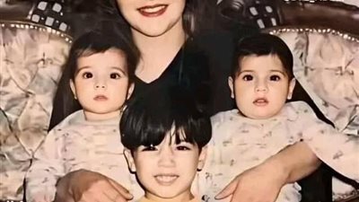 ام تنشر صورتها مع اولادها بعدما اصبحوا شباب جمالهم مش طبيعي