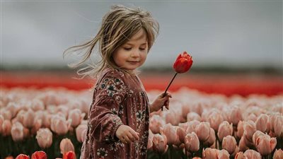 قصة وعبرة لرجل فقير رجل فقير تزوج من امرأة وأنجبا طفلاً